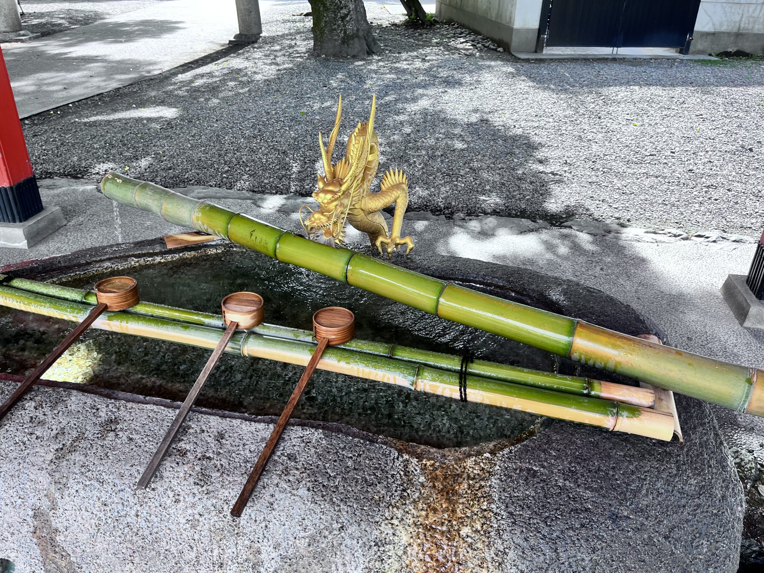 金神社　手水舎