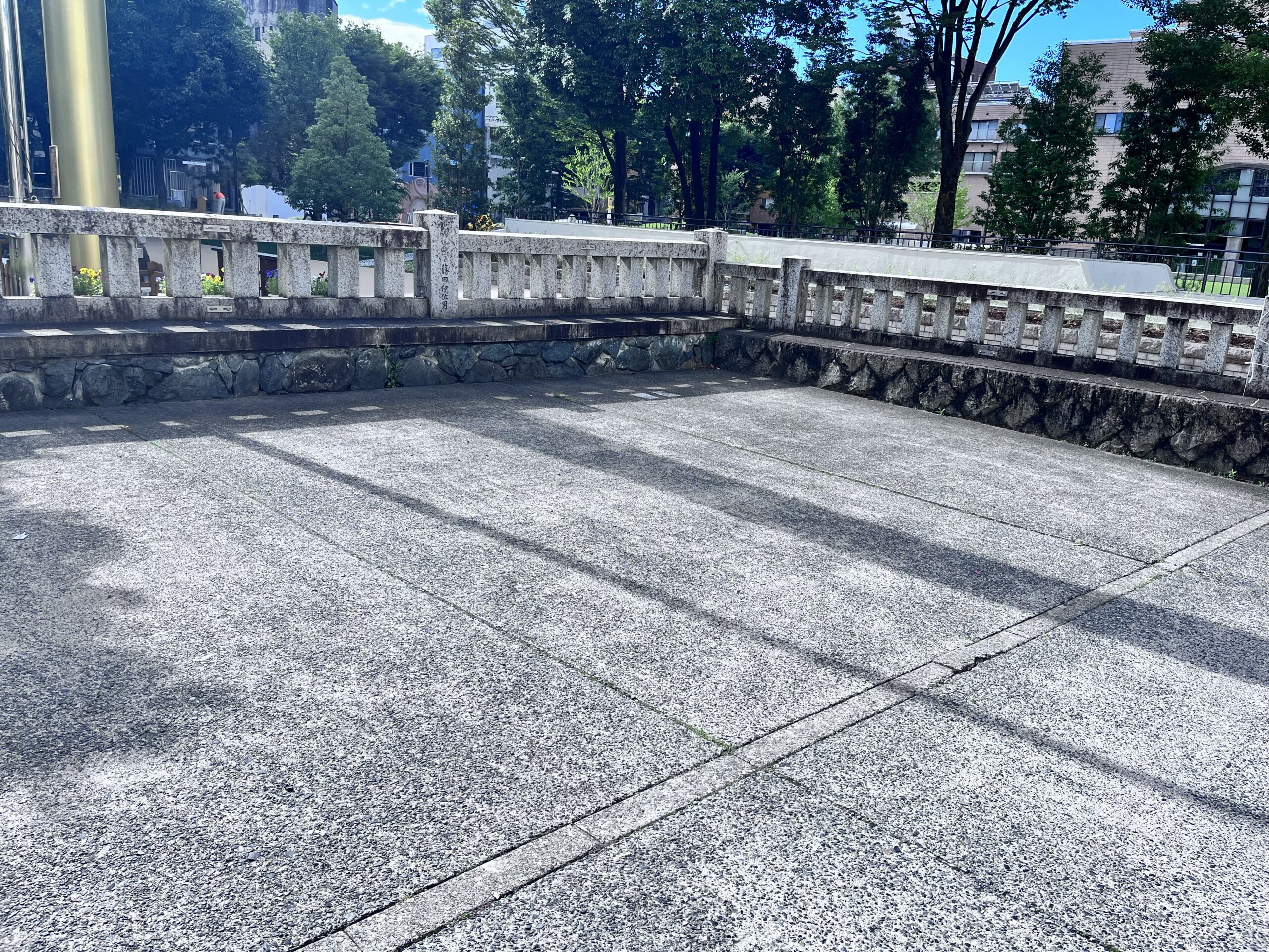 金神社　駐車場